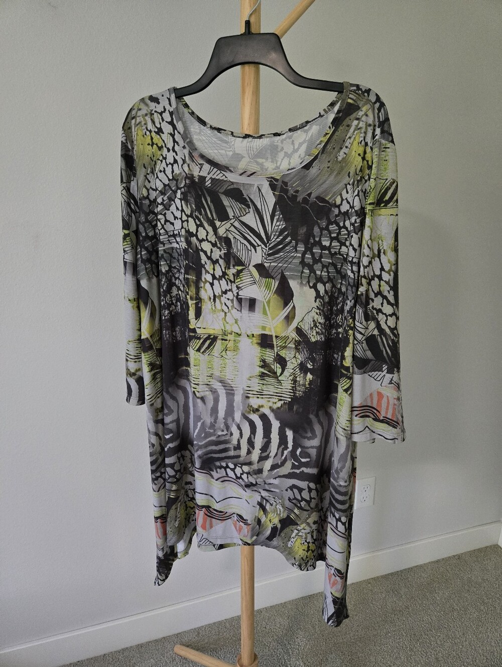 Women’s Print Scoop Neck Tunic Top